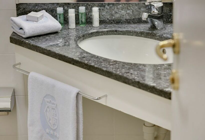 اتاق استاندارد سه تخته با بالکن, Rivoli Boutique