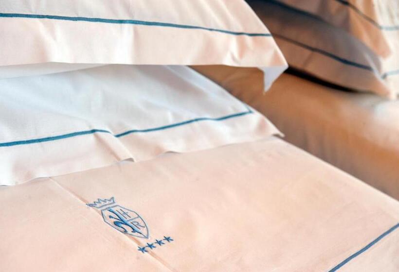 اتاق راحتی, Rivoli Boutique