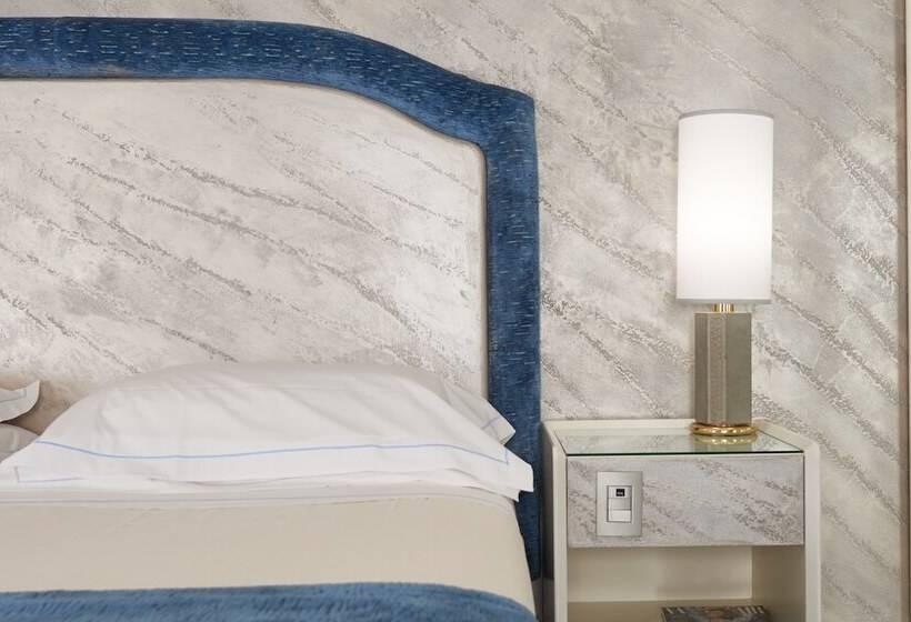 اتاق راحتی, Rivoli Boutique