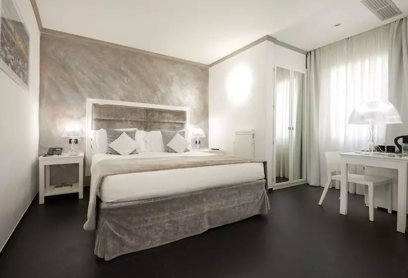 Prestige Triple Room, Rivoli Boutique