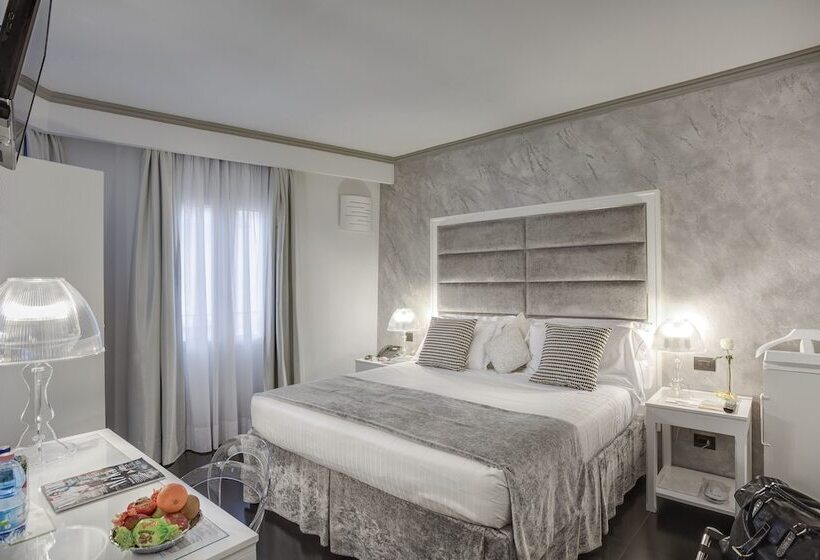 Prestige Triple Room, Rivoli Boutique