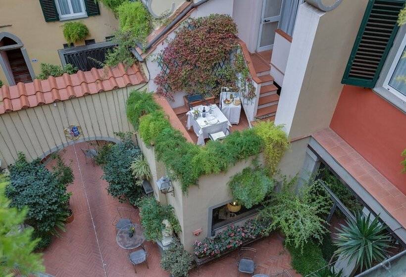 اتاق استاندارد سه تخته با بالکن, Rivoli Boutique