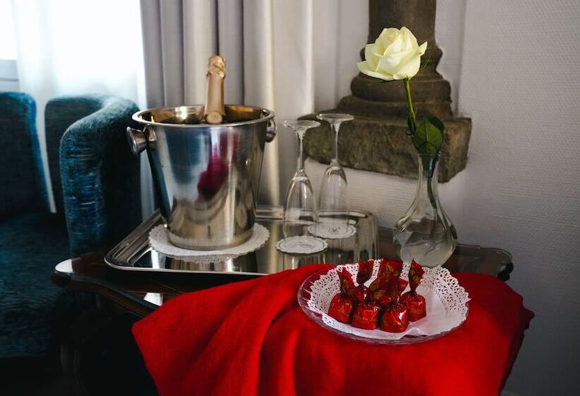 اتاق رمانتیک, Rivoli Boutique