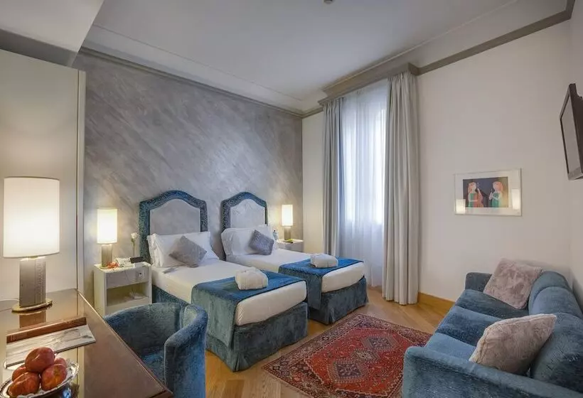 اتاق پریمیوم سه تخته, Rivoli Boutique