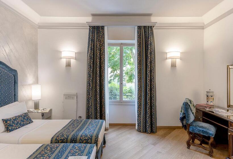 اتاق خانوادگی, Rivoli Boutique