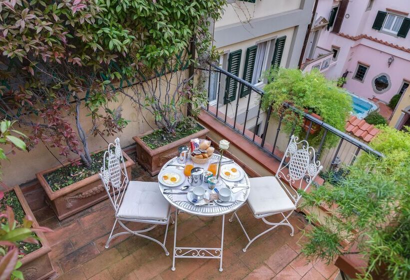 اتاق استاندارد سه تخته با بالکن, Rivoli Boutique