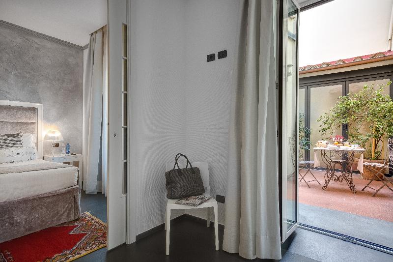 اتاق پرستیژ, Rivoli Boutique