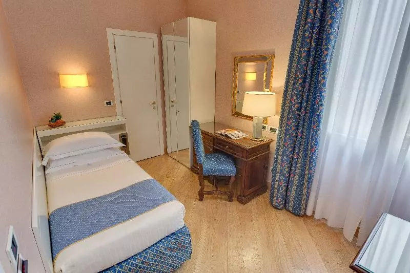 اتاق کلاسیک یک تخته, Rivoli Boutique
