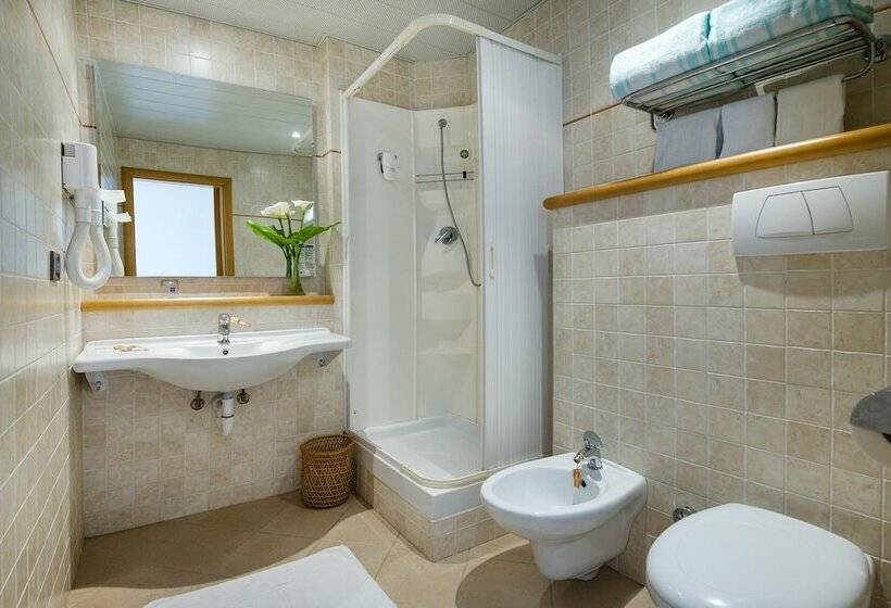 غرفة قياسية رباعية, Terminal   Caroli Hotels