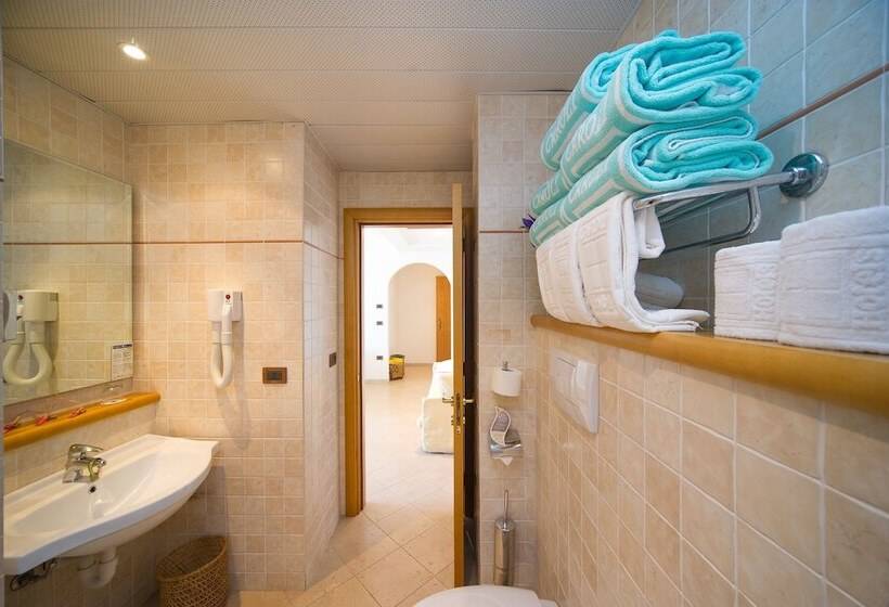 غرفة قياسية رباعية, Terminal   Caroli Hotels