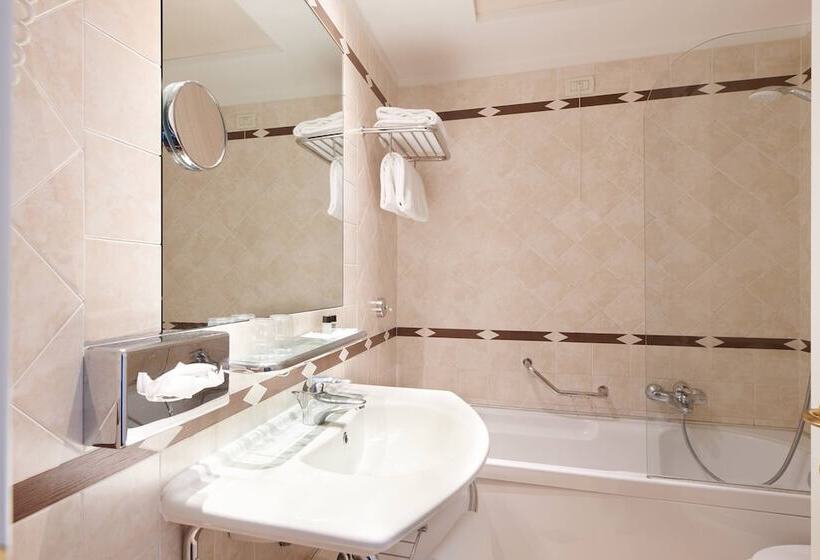 수피리어 룸, The Plaza