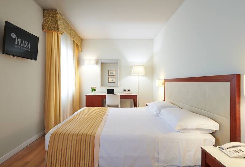 수피리어 룸, The Plaza