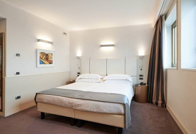 디럭스 룸, The Plaza