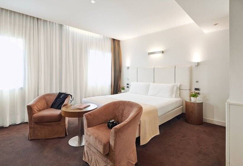 디럭스 룸, The Plaza