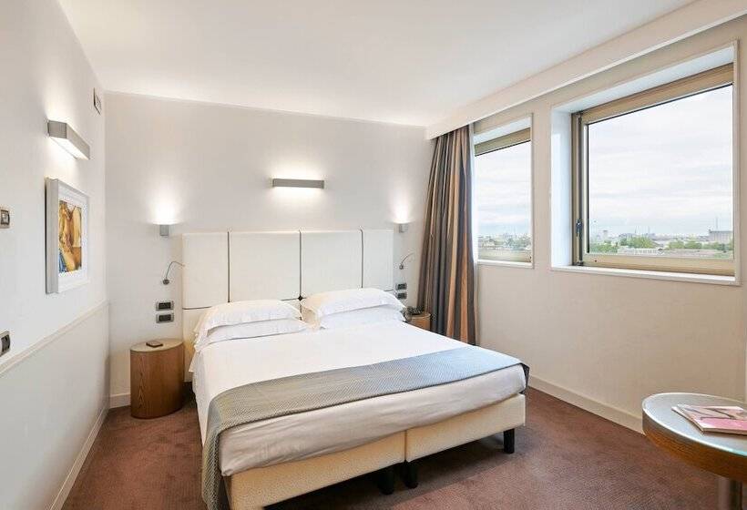 Номер Deluxe, The Plaza