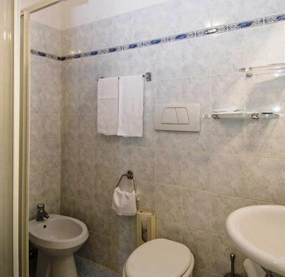 اتاق اکونومی, Vasari