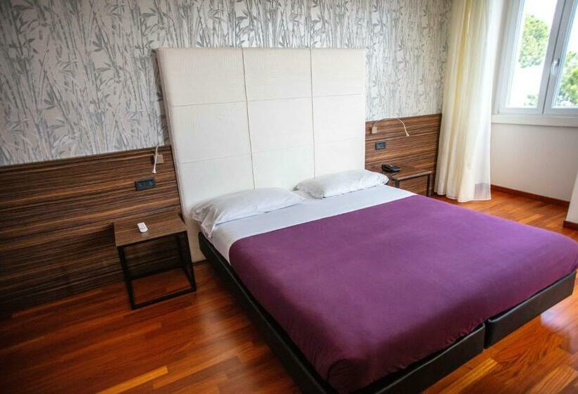 اتاق استاندارد با چشم‌انداز, Vittorio