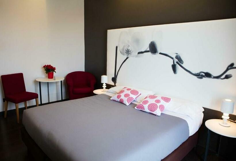 اتاق استاندارد با چشم‌انداز دریاچه, Vittorio