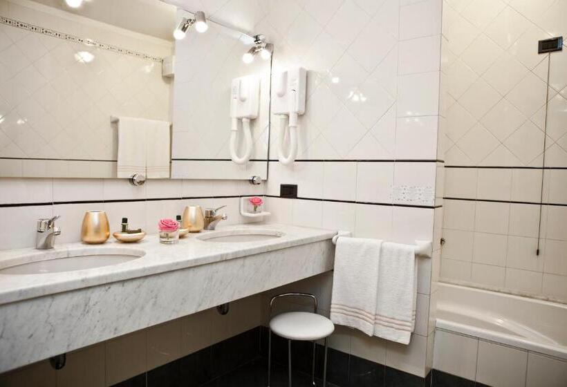 اتاق استاندارد سه نفره, Vittorio