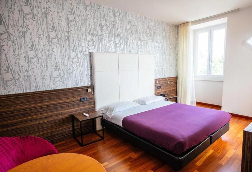 اتاق استاندارد سه نفره, Vittorio