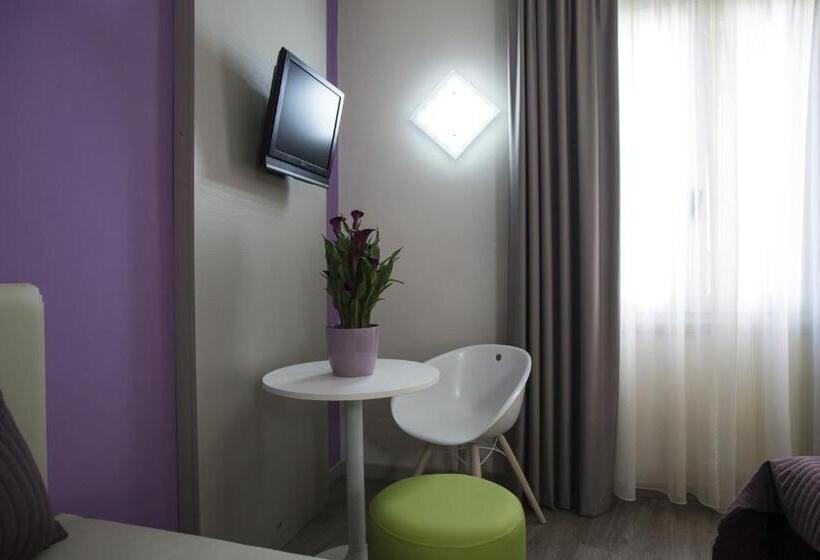 اتاق اکونومی, Vittorio