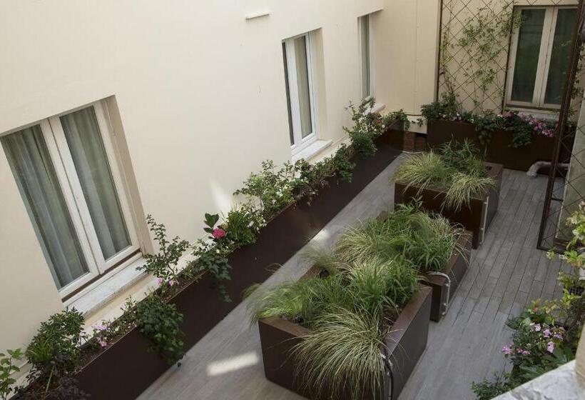 اتاق اکونومی, Vittorio