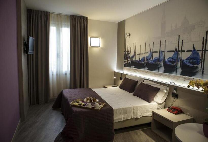 اتاق اکونومی, Vittorio