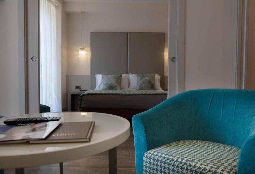 Suite with lake view, Vittorio