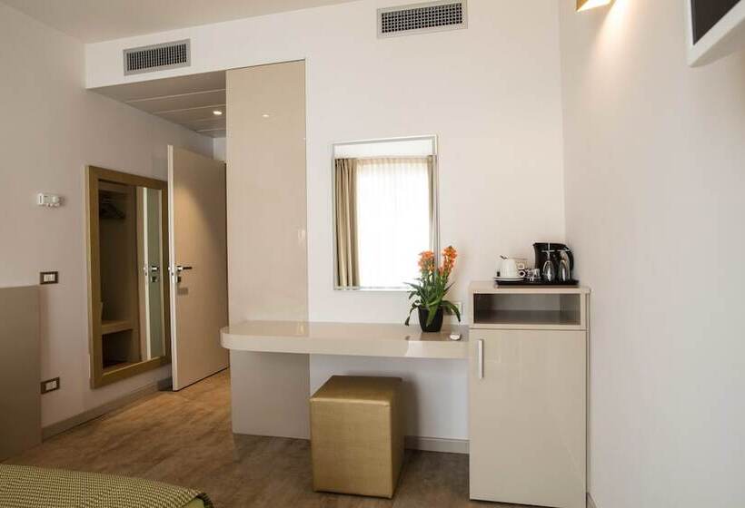 Suite with lake view, Vittorio