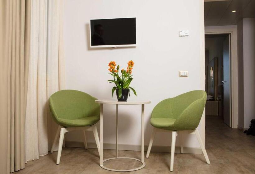 Suite with lake view, Vittorio