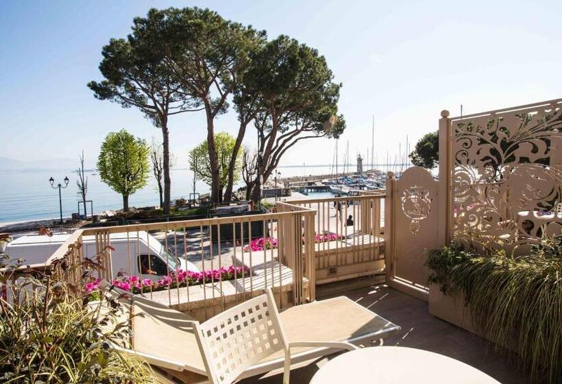 Suite with lake view, Vittorio