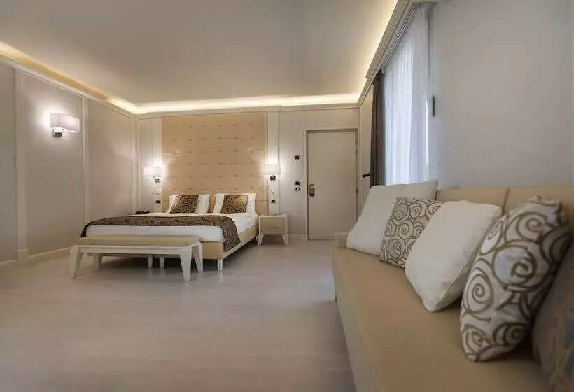 سوییت با چشم‌انداز باغ, Park Hotel Imperial