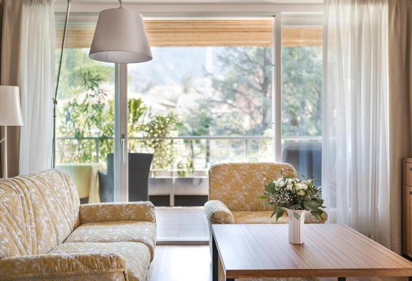 Люкс Deluxe Кровать Кинг, Mignon Meran Park & Spa