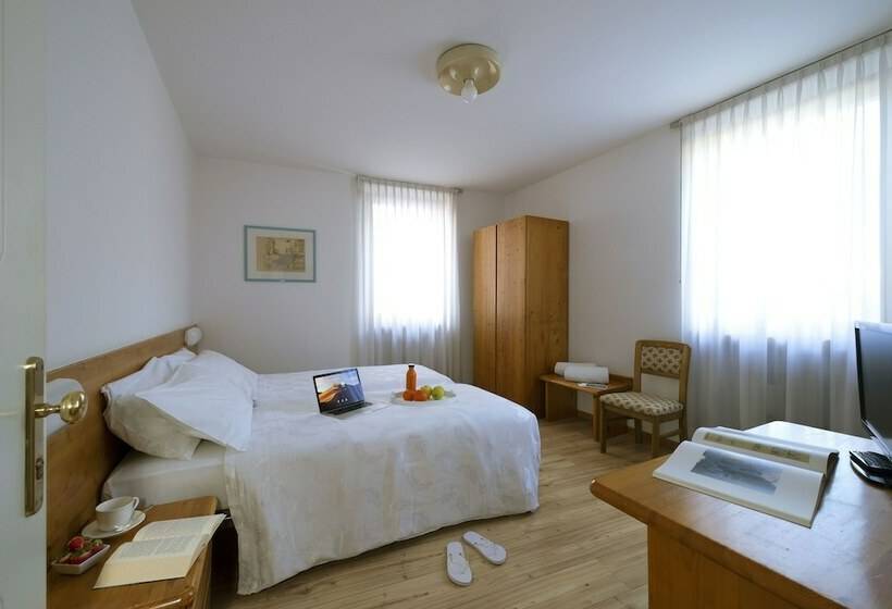 غرفة قياسية ثلاثية, Al Maso