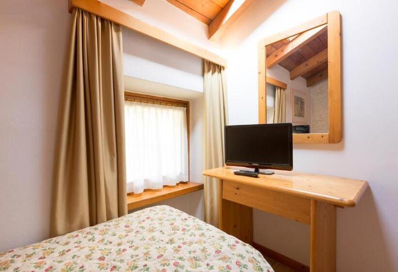 غرفة دور أخير, Al Maso