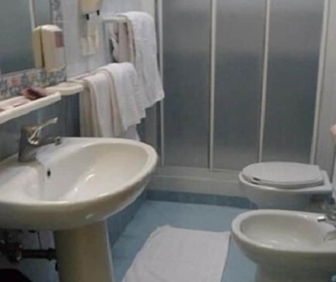 اتاق استاندارد سه نفره, Alba