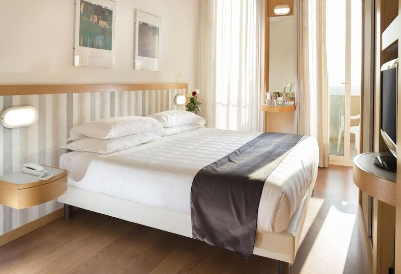 חדר סטנדרט לארבעה, Ascot & Spa