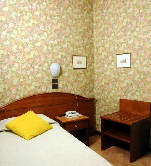 Chambre Individuelle Classique, Button