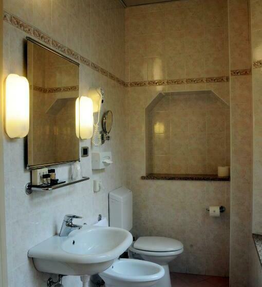 Chambre Individuelle Classique, Button