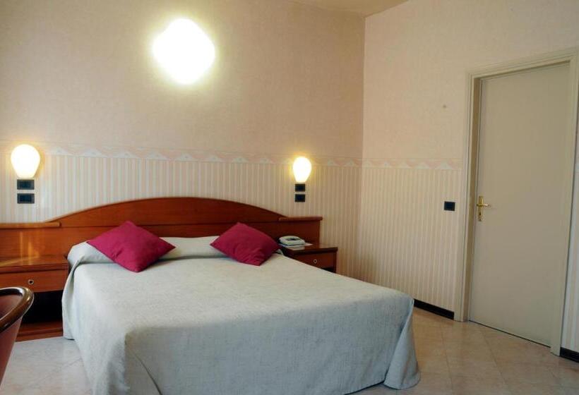 Chambre Supérieure, Button