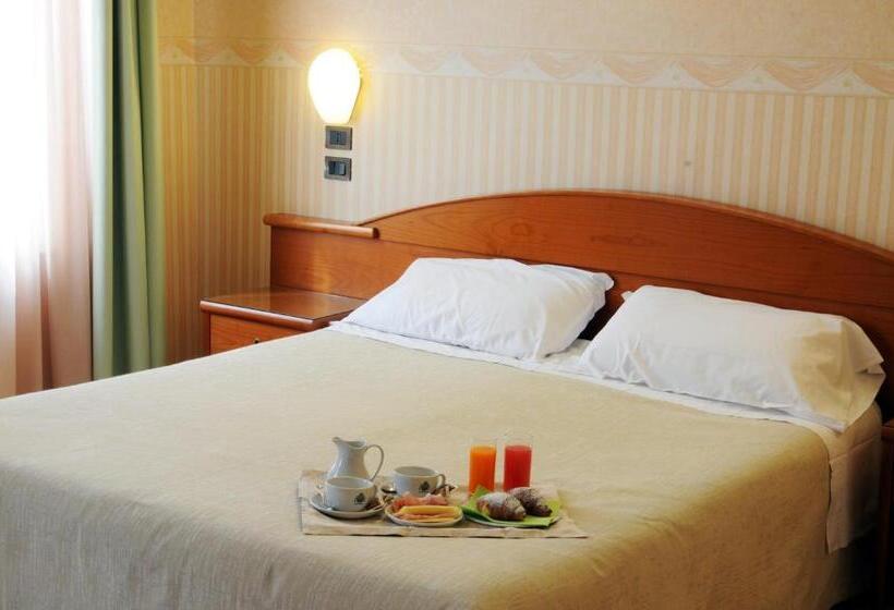 Chambre Supérieure, Button