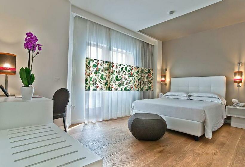 Habitación Estándar, Caravel