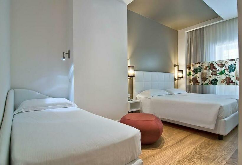 标准三人间, Caravel