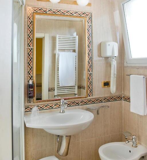 标准单人间, City