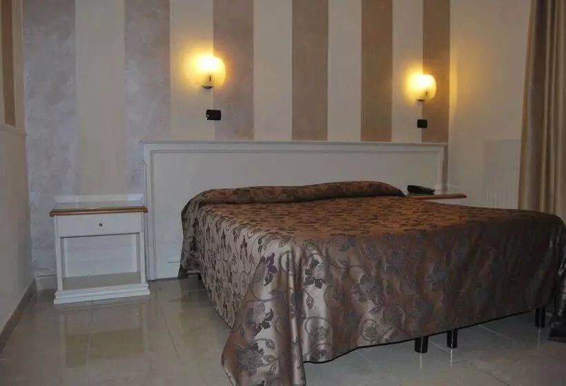 اتاق استاندارد سه نفره, Coluccini