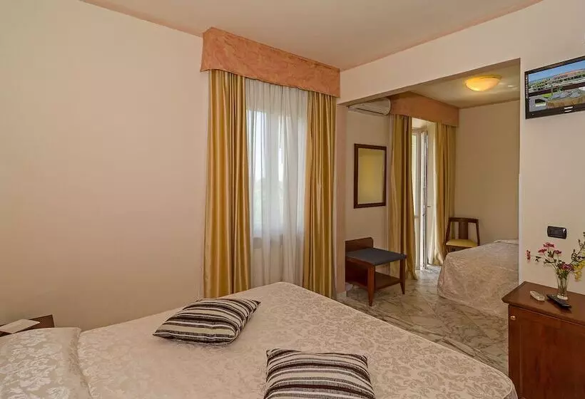 اتاق استاندارد سه نفره, Coluccini