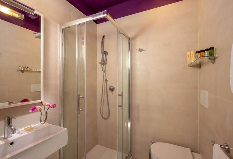 Camera Standard, Condotti Boutique