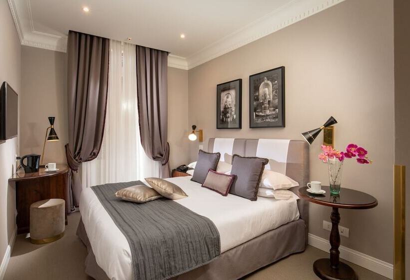 Camera Standard, Condotti Boutique