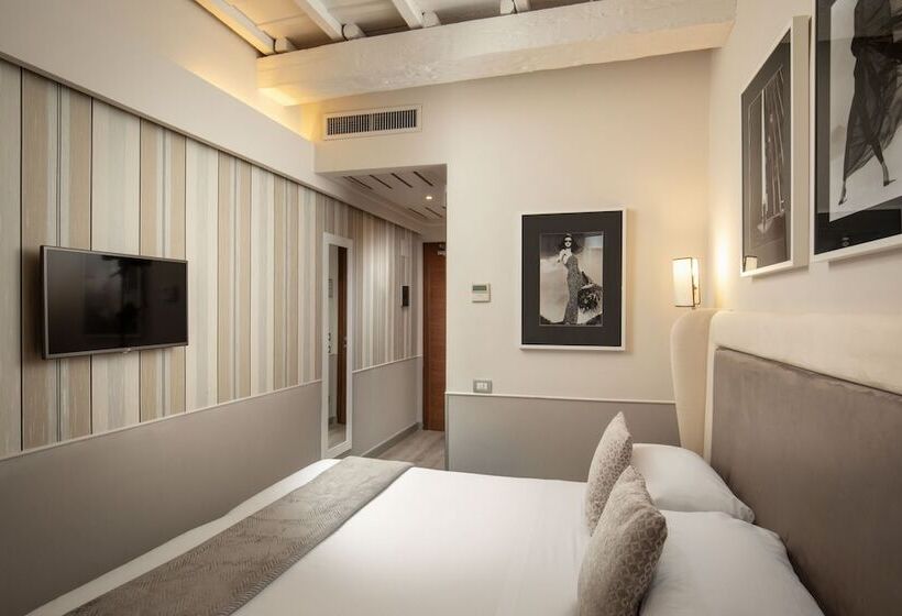 Camera Standard, Condotti Boutique