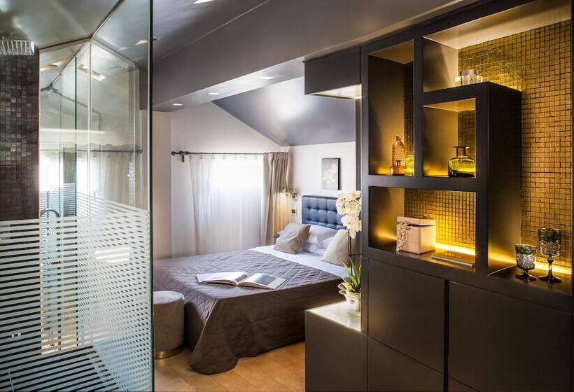 Camera Superiore, Condotti Boutique